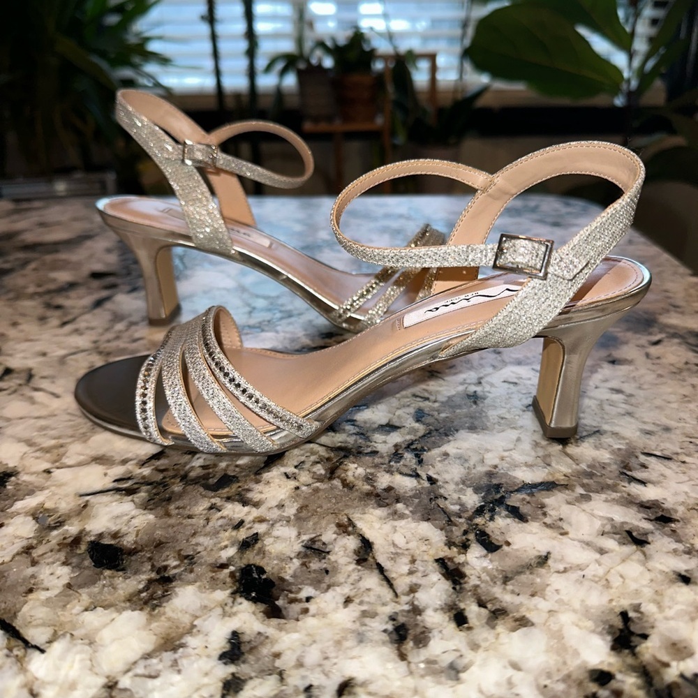 MIA Silver Strappy Sandals Women’s Size 9 Metallic Heels Open Toe Summer Shoes - Picture 2 of 8